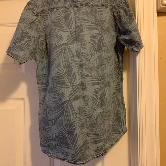 Tommy Hilfiger tropical button down size 8/10 - Picture 4 of 4